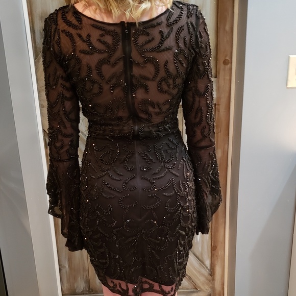Formal dress - Picture 2 of 5